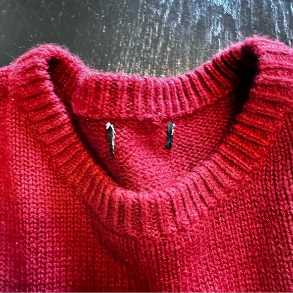 Large Red and Gold Christmas Winter Crewneck Sweater Knit - Picture 5 of 6